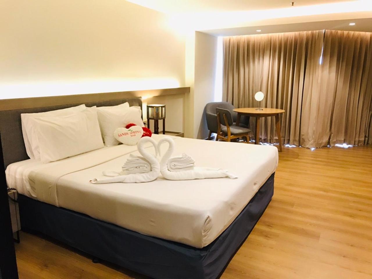 Sandy Spring Hotel Pattaya Bagian luar foto